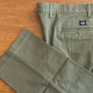 Dockers Classic Khakis Pleated Classic Fit 100% Cotton, No Wrinkle 38x29